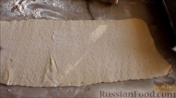 Острые сырные палочки из слоеного теста