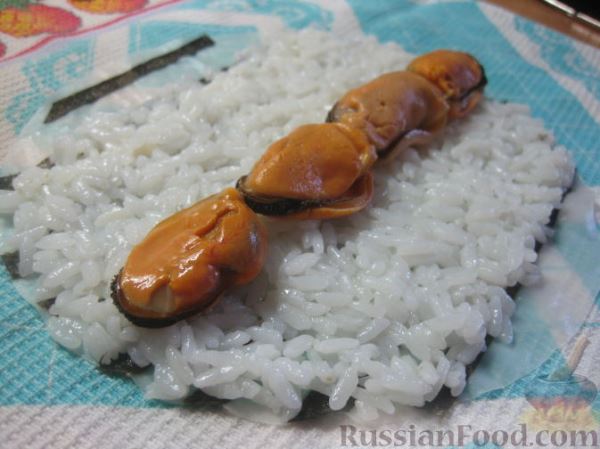 Полосатые роллы с мидиями