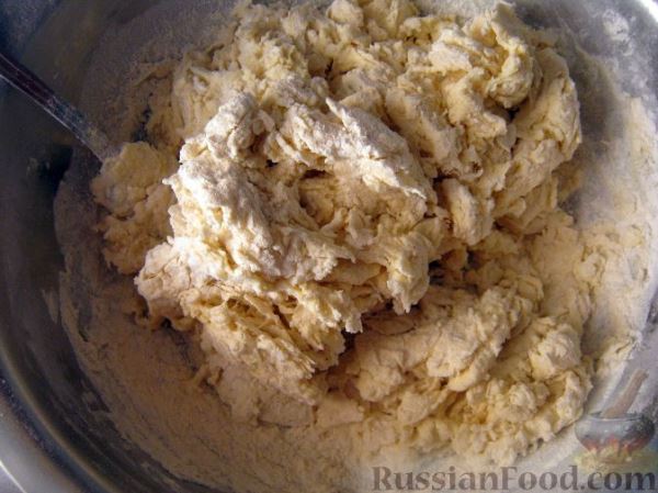 Лепешки с колбасно-сырной начинкой