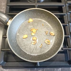 Пицца с луком и сыром