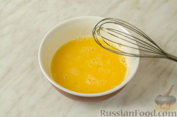 Яичные «роллы» с творожным сыром, красной рыбой и огурцом