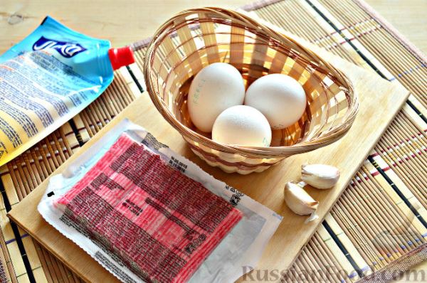 Роллы из блинчиков с крабовыми палочками