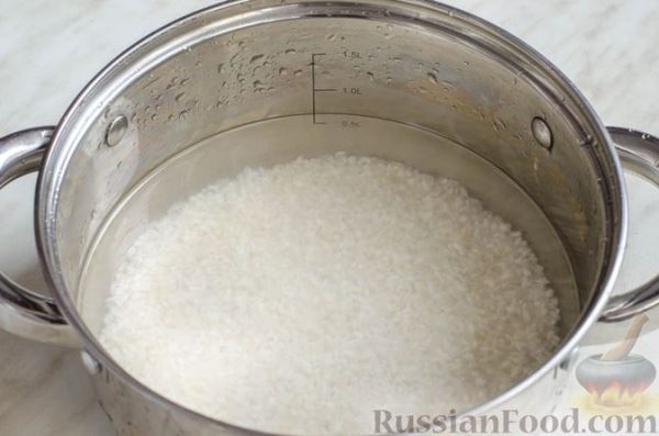 Запечённые роллы с куриным филе, икрой мойвы и сыром
