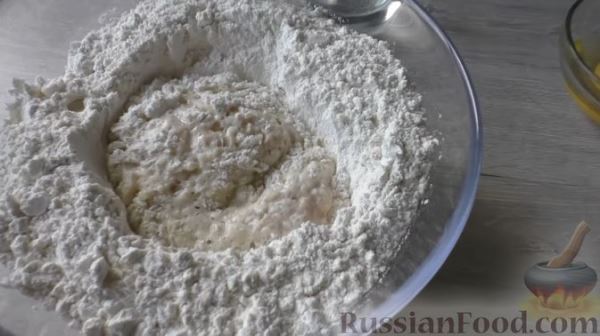 Сырные булочки с помидорами и зелёным луком