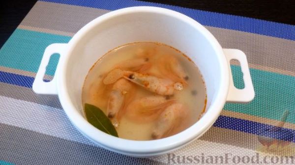 Роллы из огурцов, с тунцом и креветками